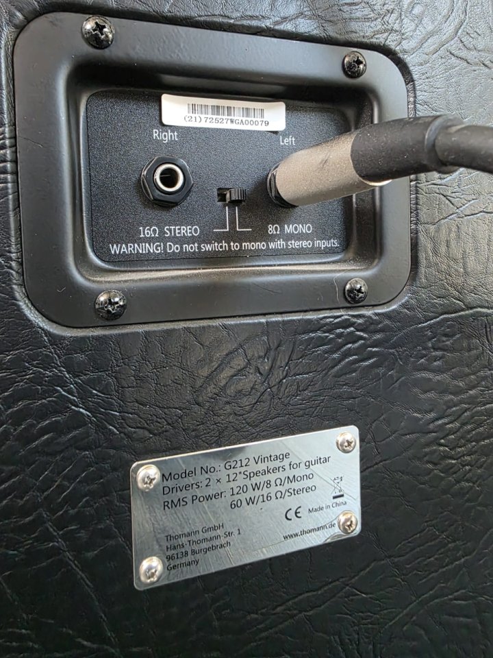 Pantalla Harley Benton 2x12 con Celestion Greenback