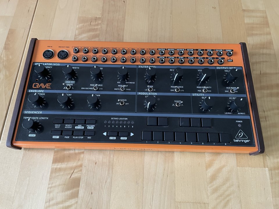 Behringer Crave,