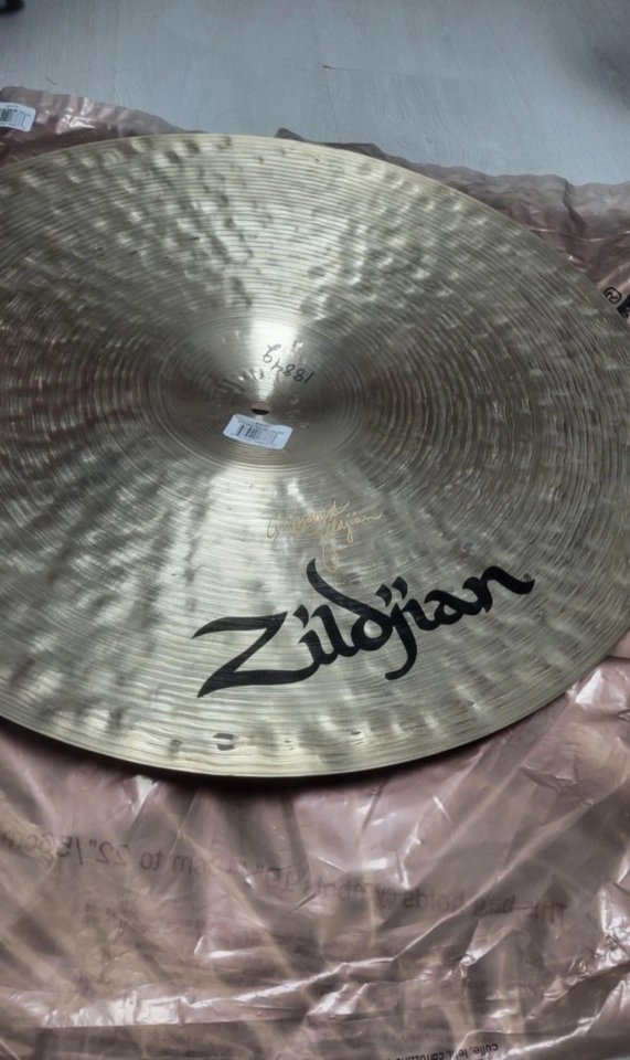 Zildjian K Constantinople Medium Thin Low 20" NUEVO Precio NO negociable Envío OK de segunda mano · Foto 4 de 7 · Gipuzkoa · 495 €