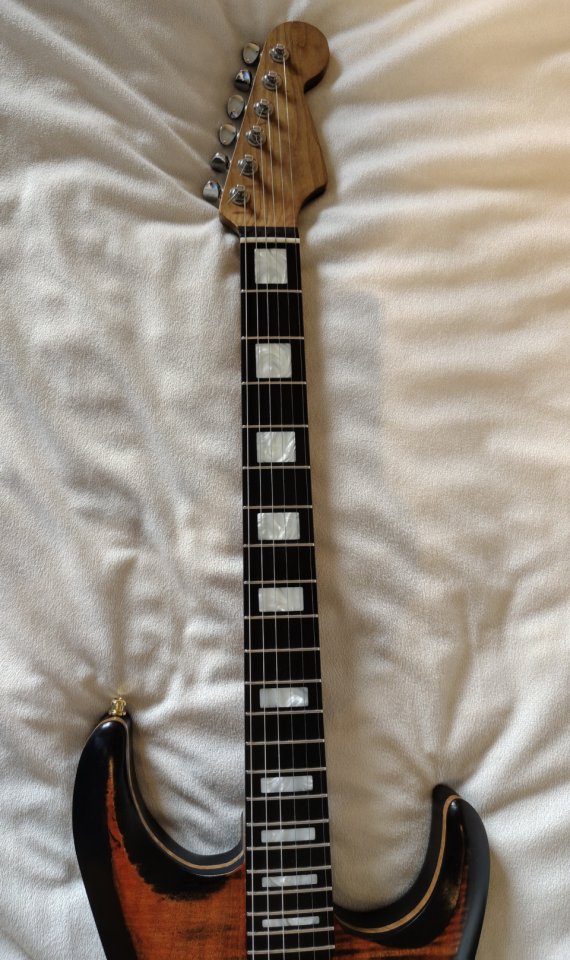 Custom Carved Top Super Strat Stratocaster Strato de segunda mano · Foto 5 de 10 · Madrid · 1250 €
