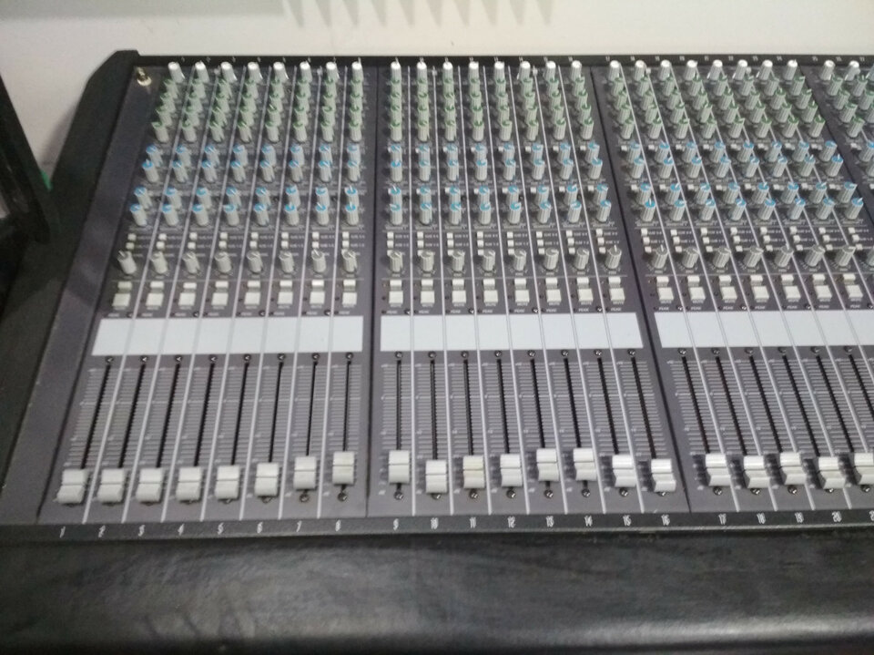 Mesa de mezclas Fender MX-5200