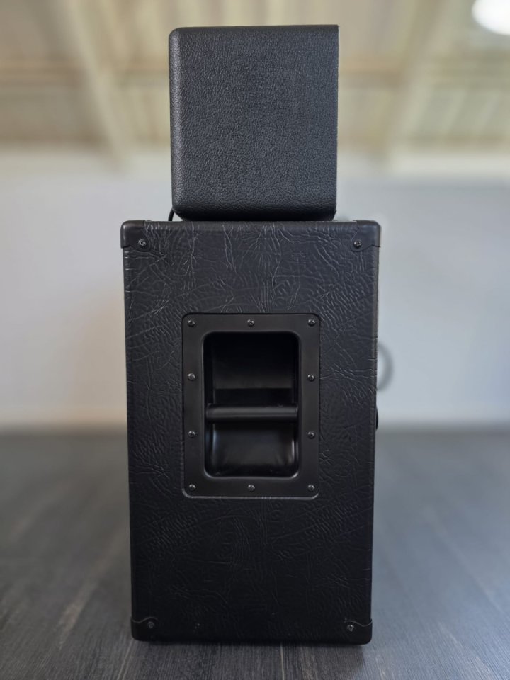 Pantalla Harley Benton 2x12 con Celestion Greenback