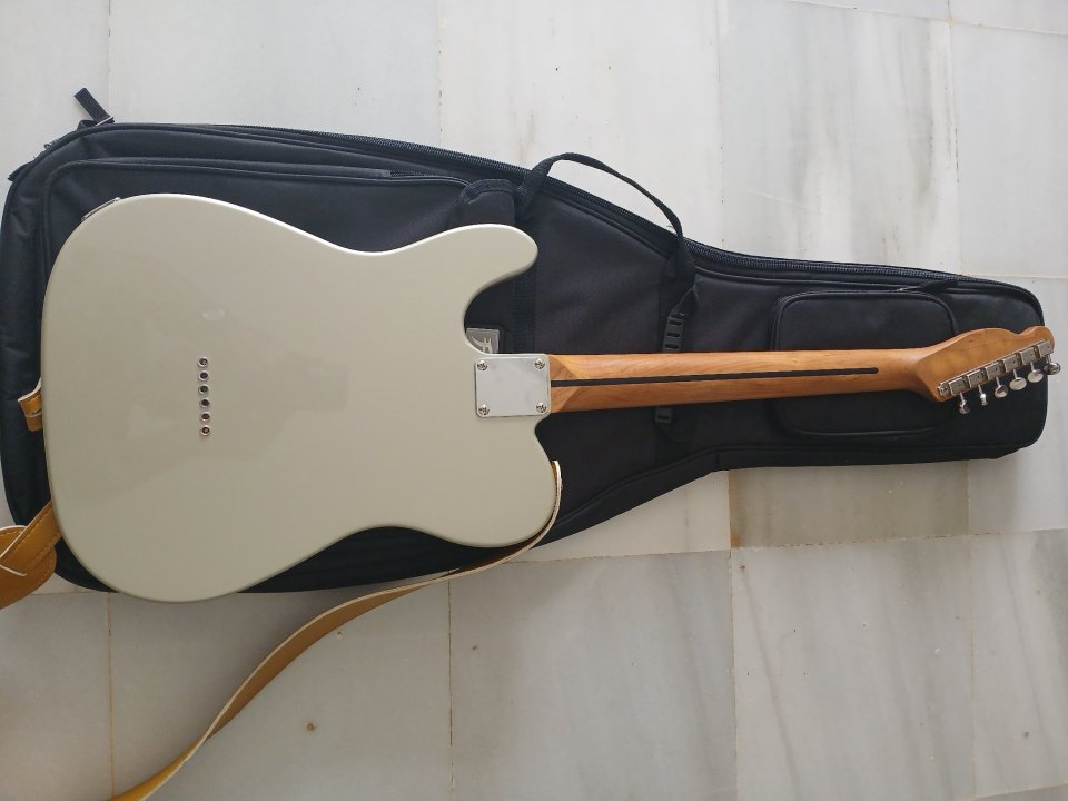 Mojo Guitars Modified Silver Sparkle telecaster ( no Fender) de segunda mano · Foto 10 de 10 · Sevilla · 325 €