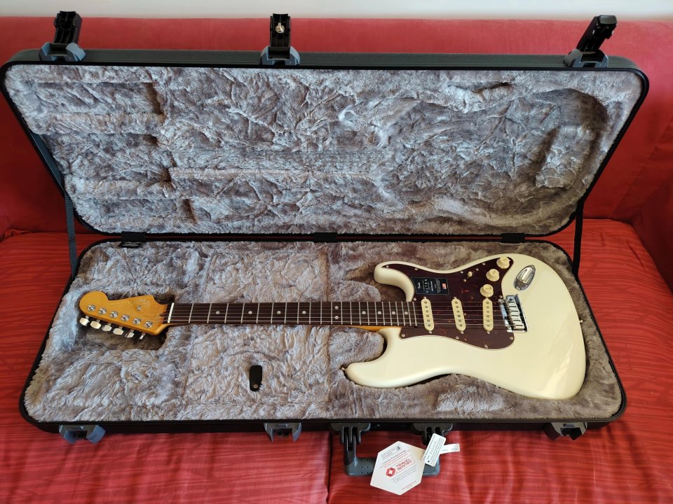 Guitarra Fender Ultra Stratocaster de segunda mano · Foto 8 de 10 · Madrid · 1950 €