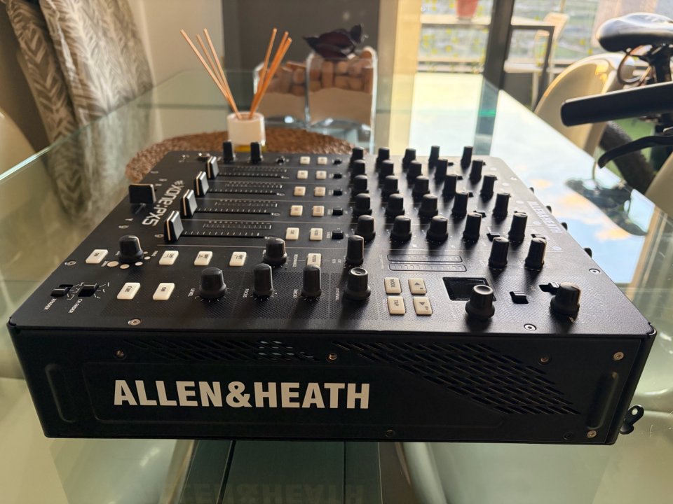 Mesa dj XONE PX5 4 canales de segunda mano · Foto 9 de 10 · Valencia · 999 €