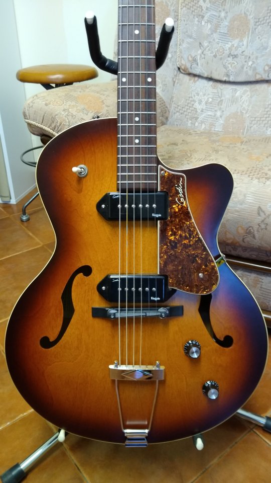 Godin 5th Avenue CW Kingpin II CB Cognac Burst