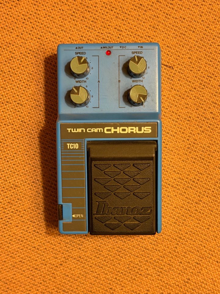 Ibáñez twin cam chorus de segunda mano · Foto 2 de 6 · Barcelona · 150 €