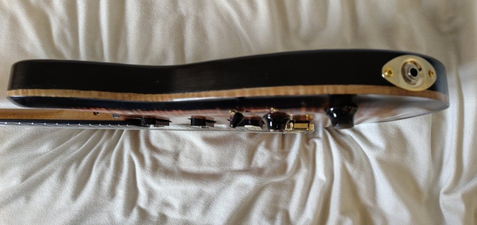 Custom Carved Top Super Strat Stratocaster Strato de segunda mano · Foto 9 de 10 · Madrid · 1250 €