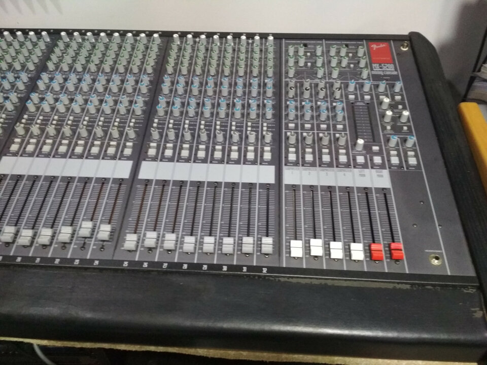Mesa de mezclas Fender MX-5200