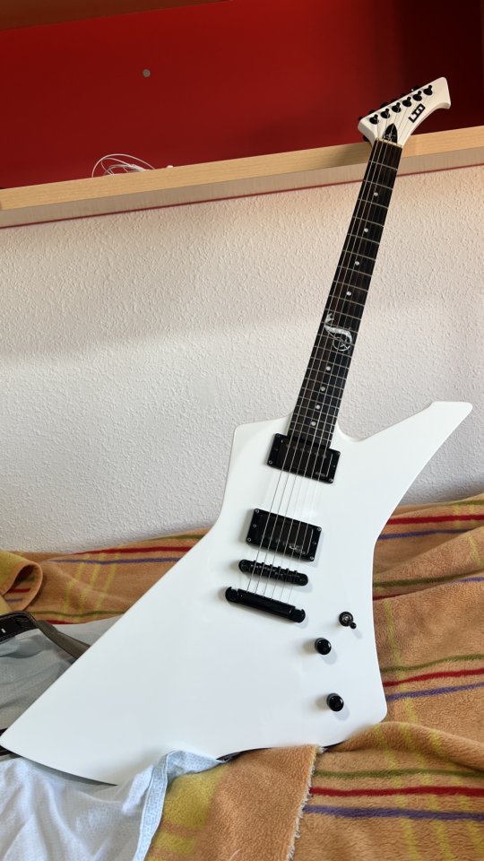 LTD Snakebyte (fabricación coreana) en muy buen estado.