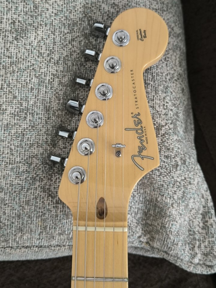 Fender Stratocaster American Standard de segunda mano · Foto 3 de 4 · Madrid · 1200 €