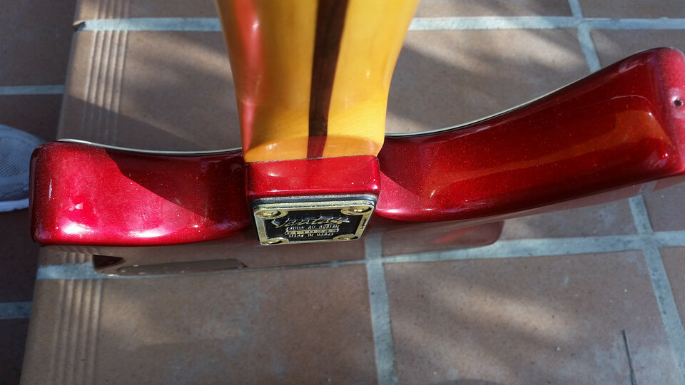 guitarra inusual, modelo desconocido, marca VANTAGE