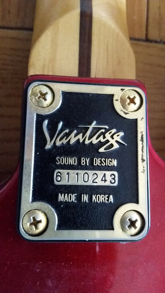 guitarra inusual, modelo desconocido, marca VANTAGE