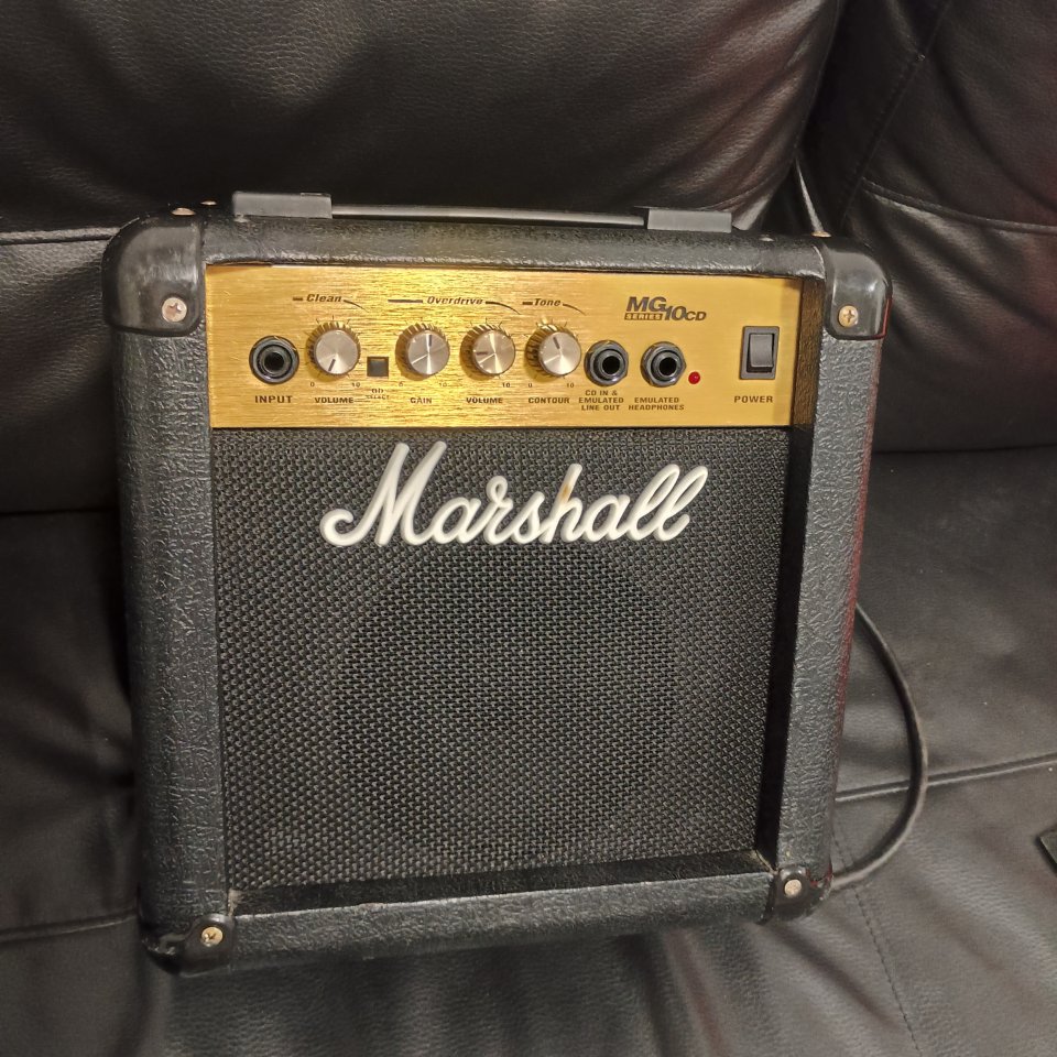 Amplificador Marshall Mg 10 cd de segunda mano · Foto 1 de 6 · Málaga · 50 €