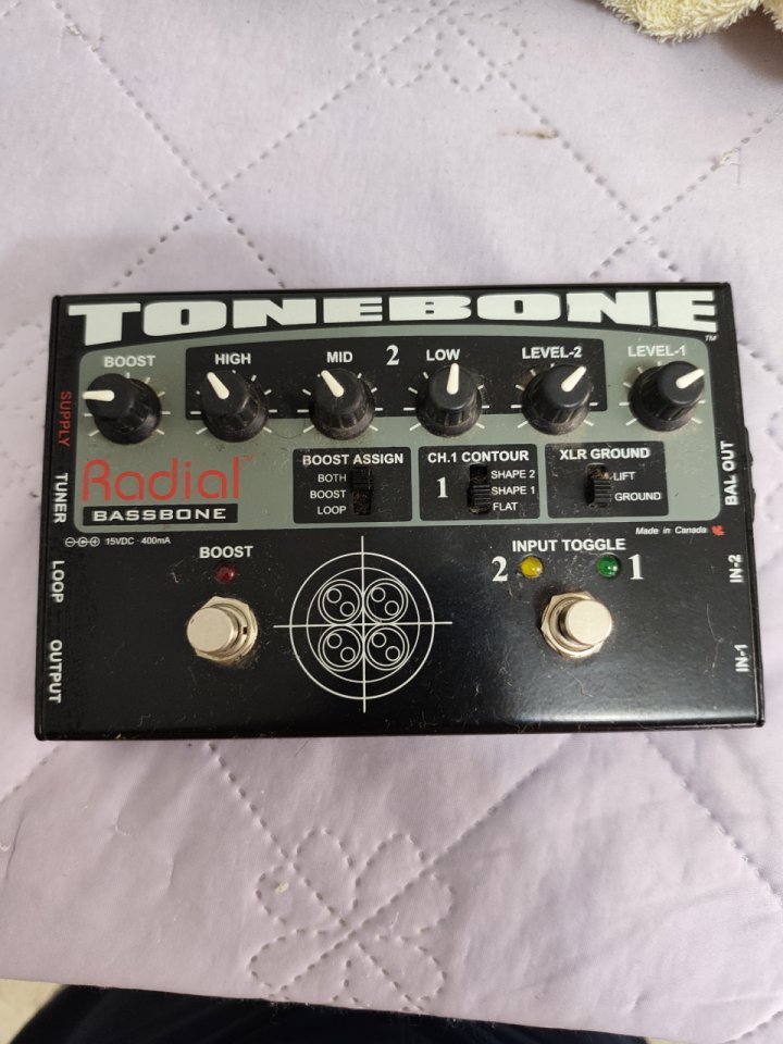preamplificador y selector para bajo Radial Tonebone Bassbone (versión original V1): de segunda mano · Foto 1 de 3 · Cádiz · 140 €