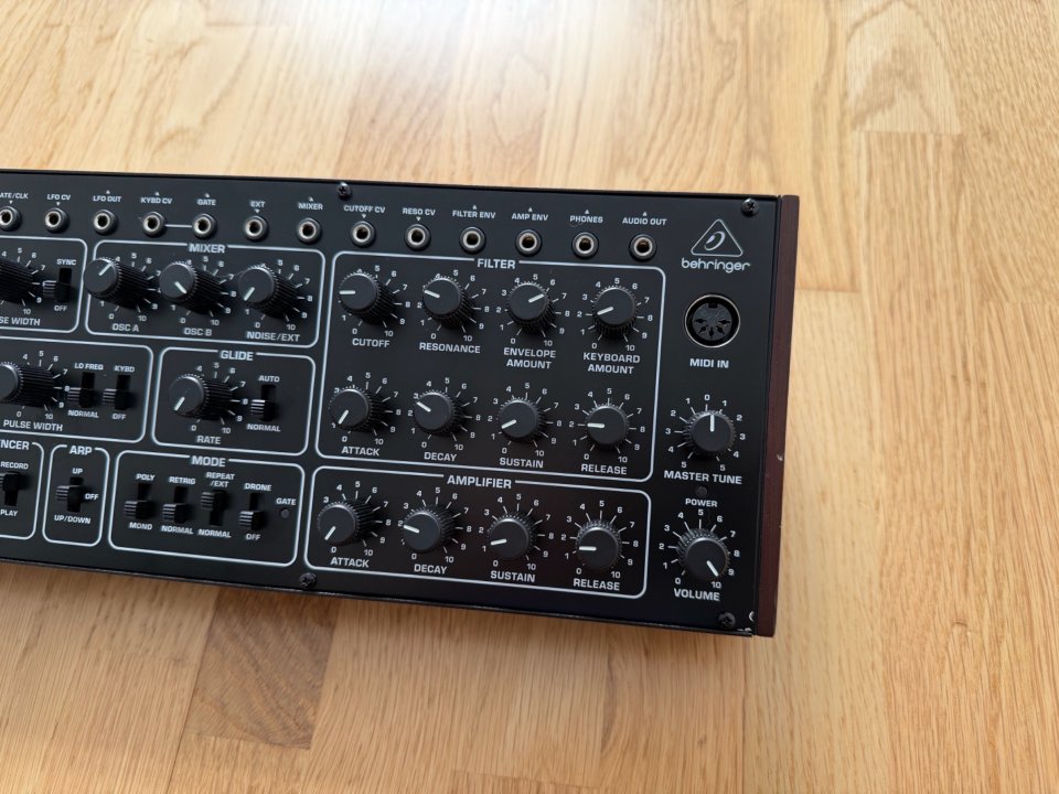 Behringer Pro-1 de segunda mano · Foto 1 de 3 · Araba · 150 €
