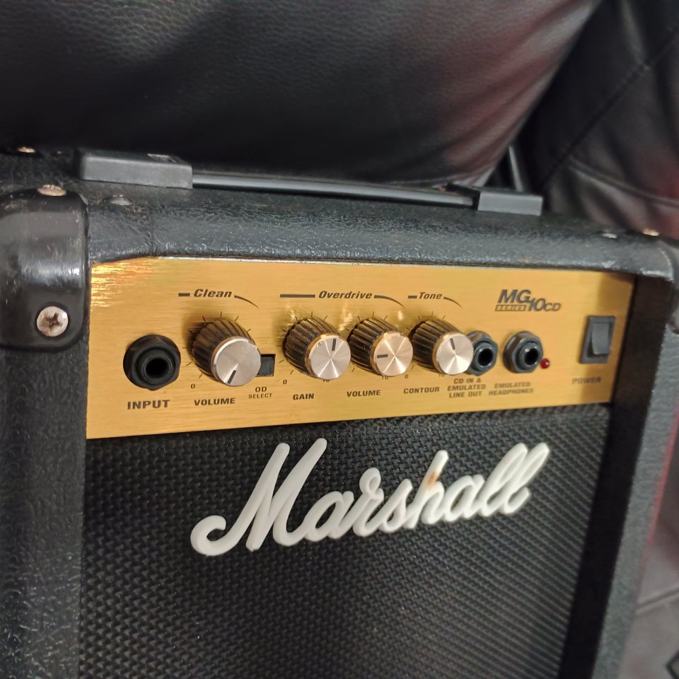 Amplificador Marshall Mg 10 cd de segunda mano · Foto 2 de 6 · Málaga · 50 €