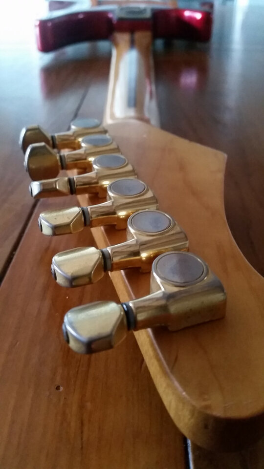 guitarra inusual, modelo desconocido, marca VANTAGE