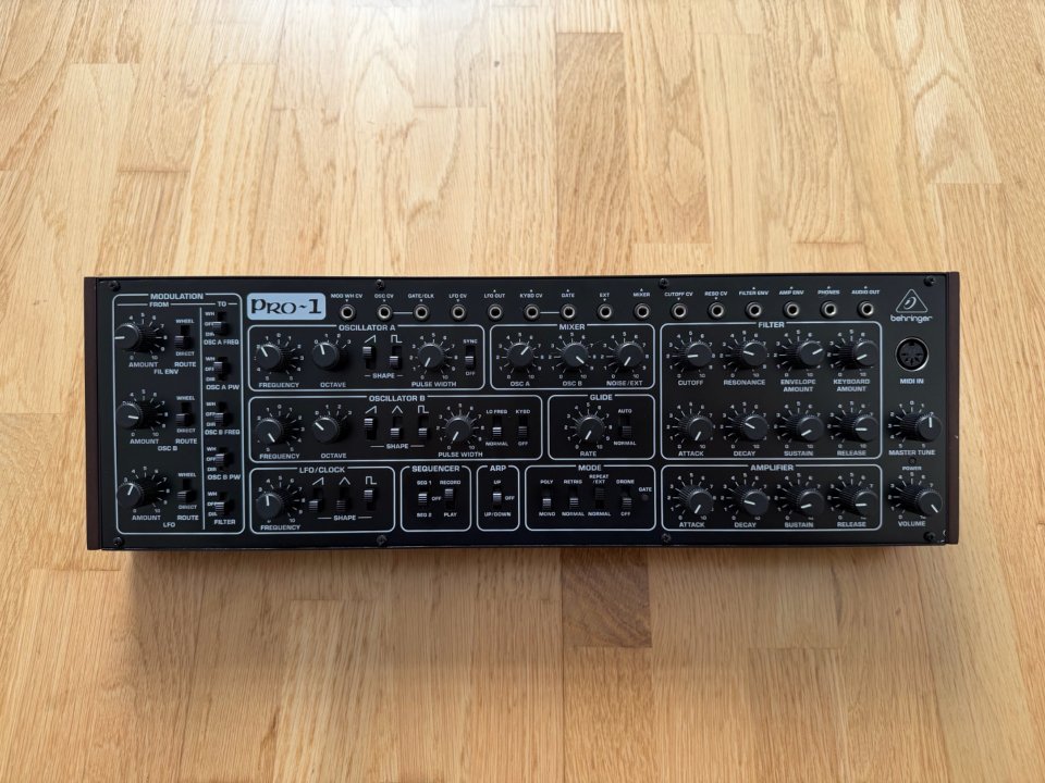 Behringer Pro-1 de segunda mano · Foto 2 de 3 · Araba · 150 €