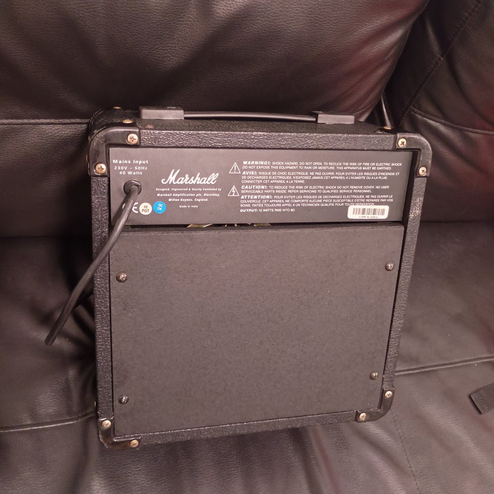 Amplificador Marshall Mg 10 cd de segunda mano · Foto 3 de 6 · Málaga · 50 €
