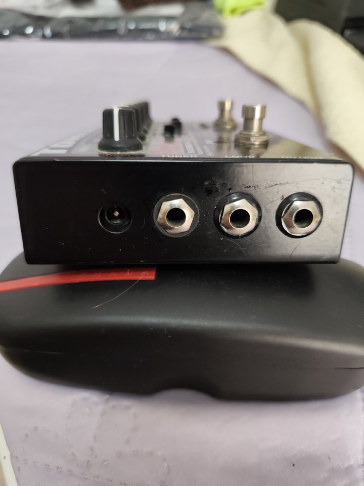 preamplificador y selector para bajo Radial Tonebone Bassbone (versión original V1): de segunda mano · Foto 3 de 3 · Cádiz · 140 €