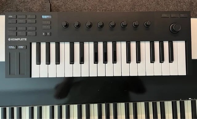 teclado Native Instruments Komplete Kontrol M32