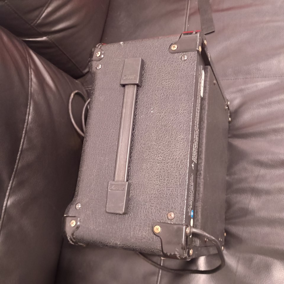 Amplificador Marshall Mg 10 cd de segunda mano · Foto 4 de 6 · Málaga · 50 €