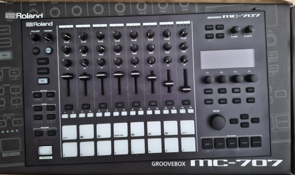 Roland MC-707 de segunda mano · Foto 1 de 5 · Gipuzkoa · 650 €
