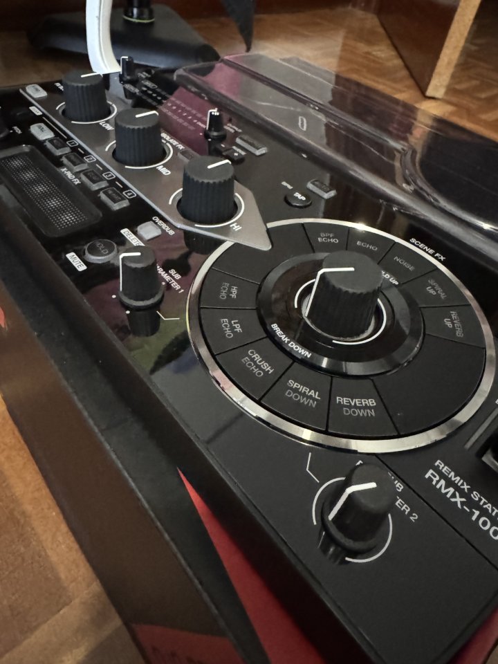 RMX 1000 + Decksaver + soporte