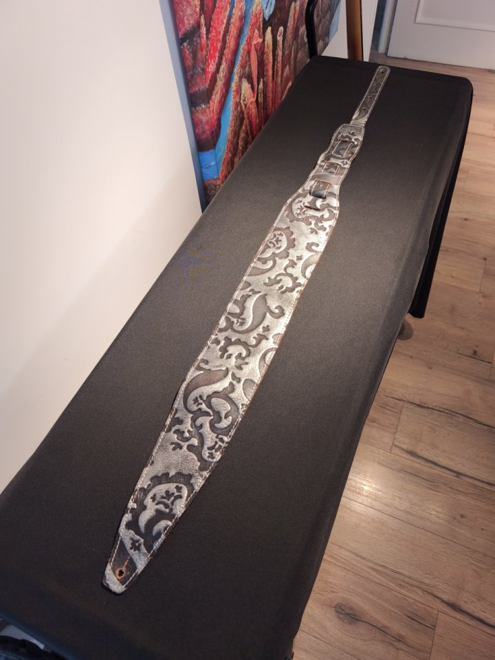 Correa de bajo MAGRABO cuero de segunda mano · Foto 2 de 5 · Alicante · 100 €