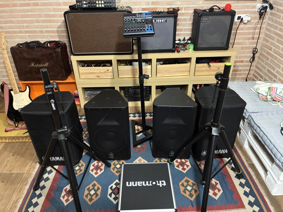 Equipo de sonido PA Yamaha DXR-12 de segunda mano · Foto 4 de 10 · Toledo · 1450 €