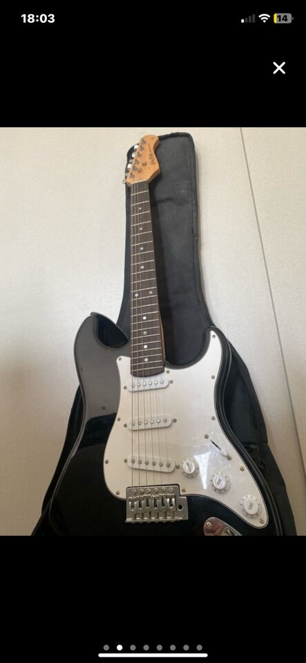 Vendo guitarra eléctrica y amplificador harley benton de segunda mano · Foto 2 de 8 · Málaga · 165 €