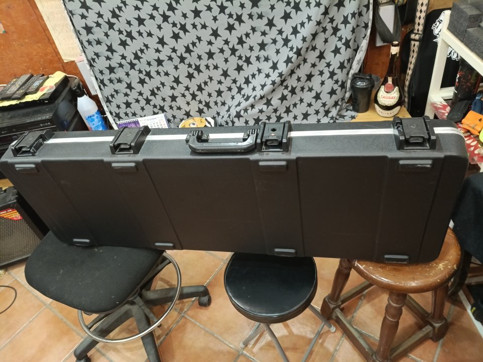 Estuche para bajo Fender. Tsa002