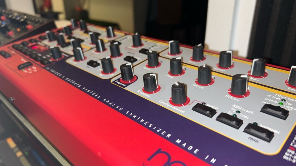 Clavia Nord Rack 2 + PCMCIA – Excelente estado