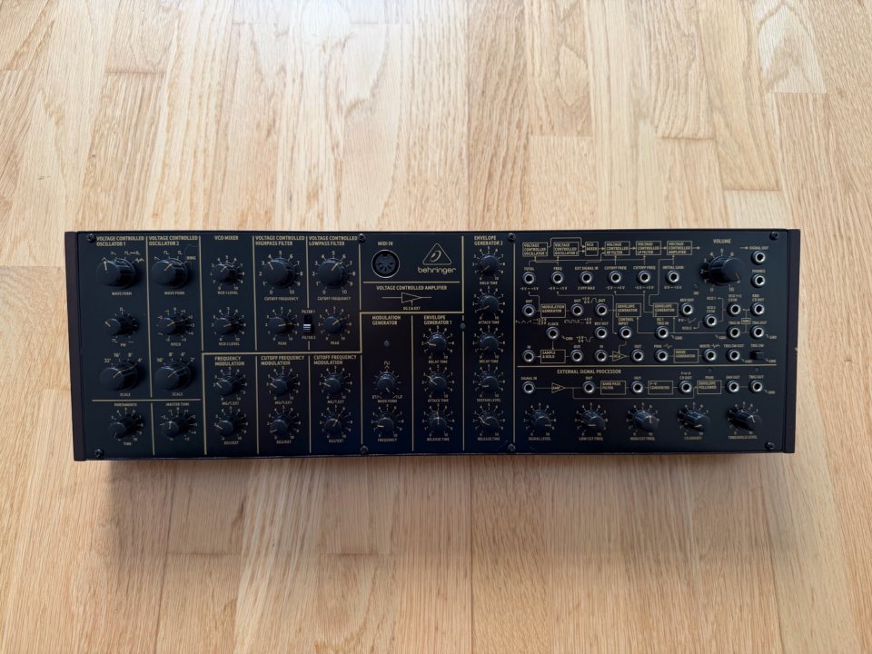 Behringer K-2 de segunda mano · Foto 1 de 3 · Araba · 180 €