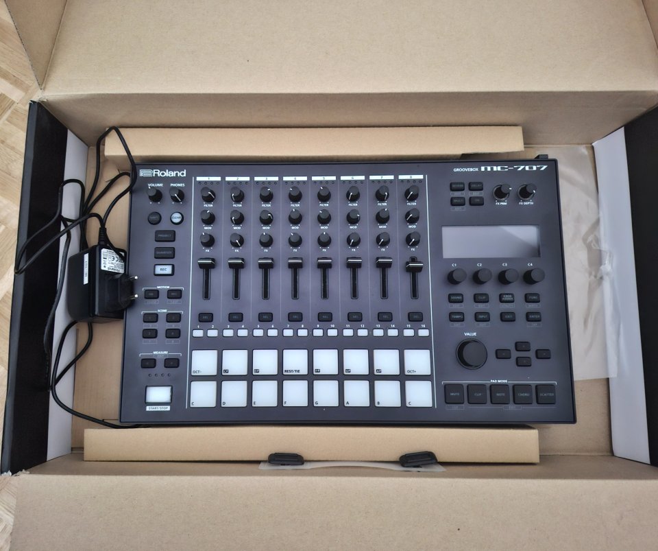 Roland MC-707 de segunda mano · Foto 2 de 5 · Gipuzkoa · 650 €