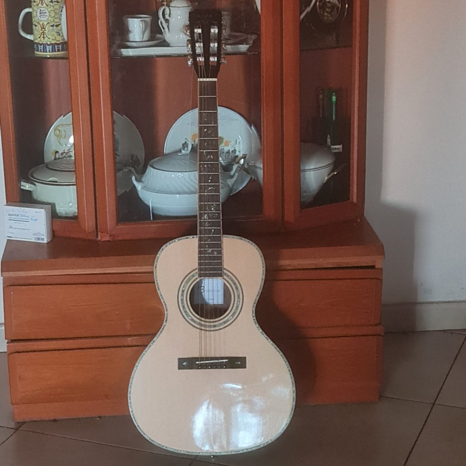 Harley Benton Parlor CLF-200 de segunda mano · Foto 4 de 10 · Barcelona · 160 €