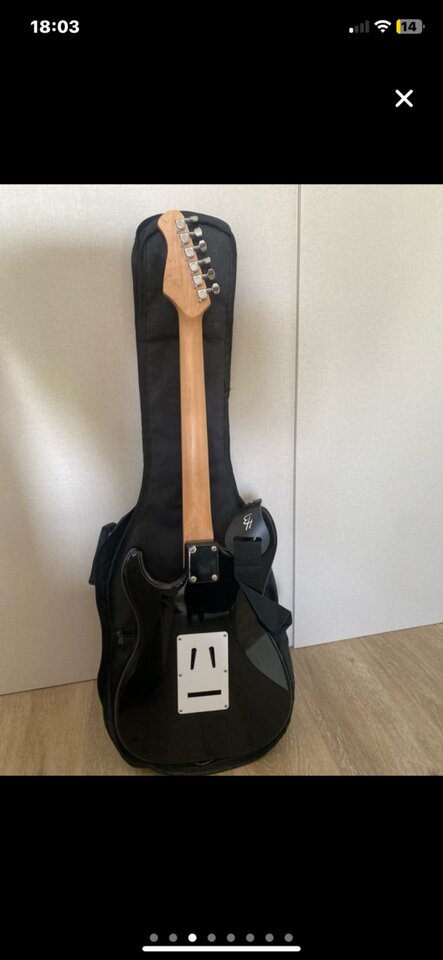Vendo guitarra eléctrica y amplificador harley benton de segunda mano · Foto 3 de 8 · Málaga · 165 €