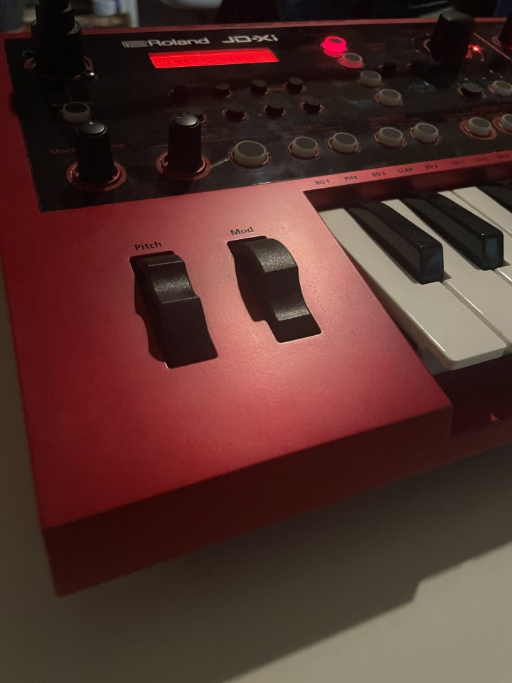 Roland JD-Xi - Red Limited Edition de segunda mano · Foto 5 de 7 · Sevilla · 420 €