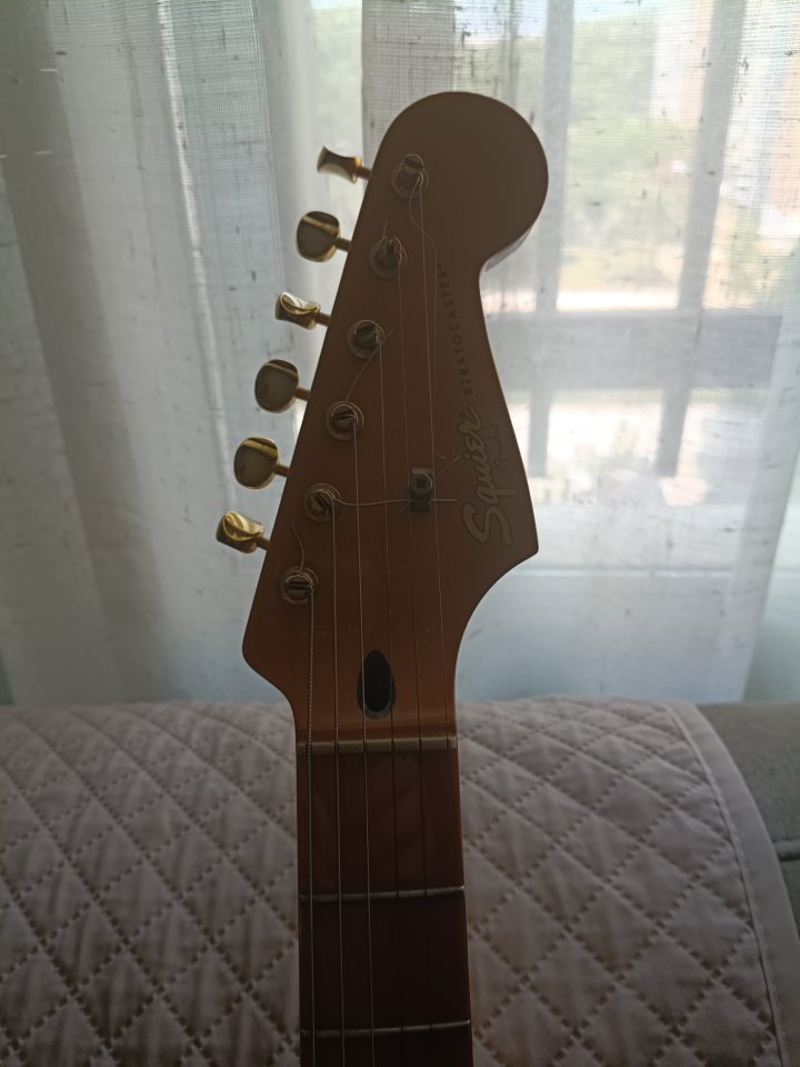 Squier Stratocaster Clasic Vibe Azteca Gold de segunda mano · Foto 3 de 10 · Sevilla · 500 €