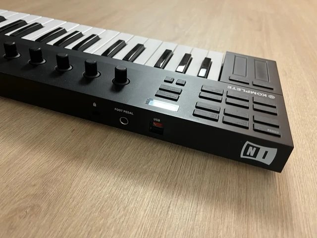 teclado Native Instruments Komplete Kontrol M32