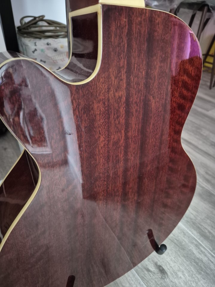 Bajo Acústico Greg Bennett de Samick