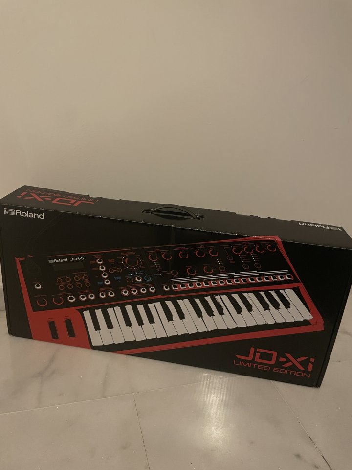 Roland JD-Xi - Red Limited Edition de segunda mano · Foto 6 de 7 · Sevilla · 420 €