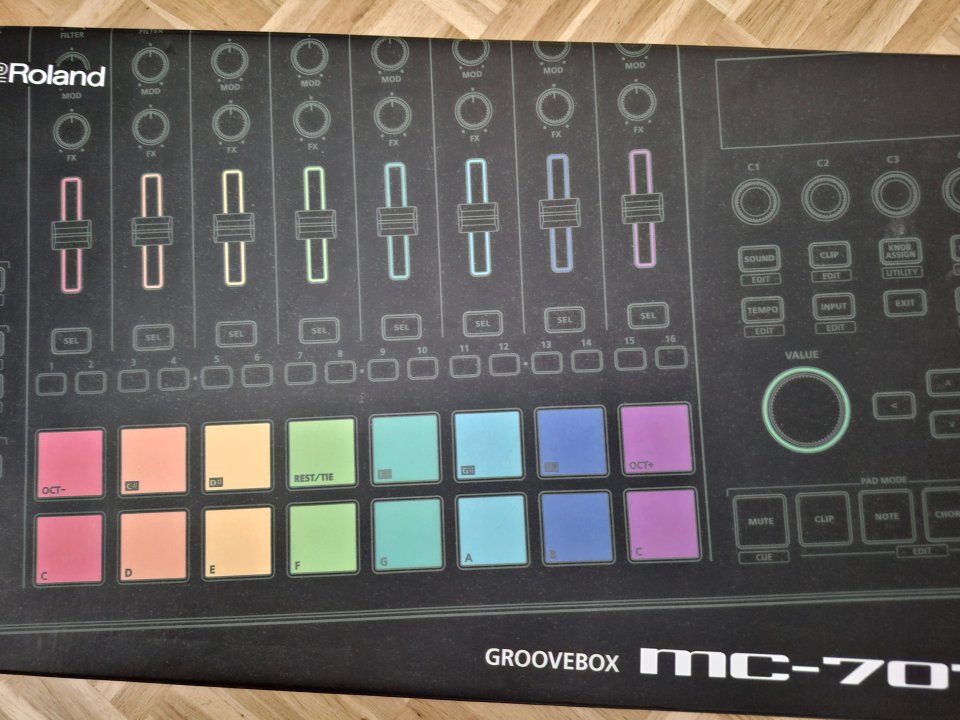 Roland MC-707 de segunda mano · Foto 4 de 5 · Gipuzkoa · 650 €