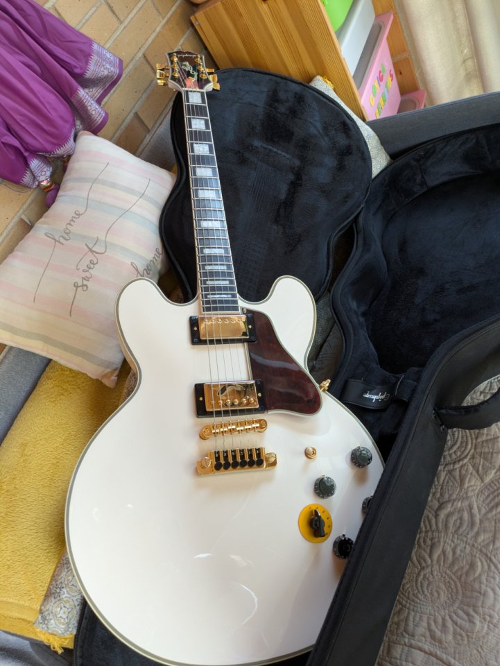 Epiphone B.B. King Lucille Blanca con pastillas Gibson (envío incluido) de segunda mano · Foto 1 de 10 · Madrid · 630 €