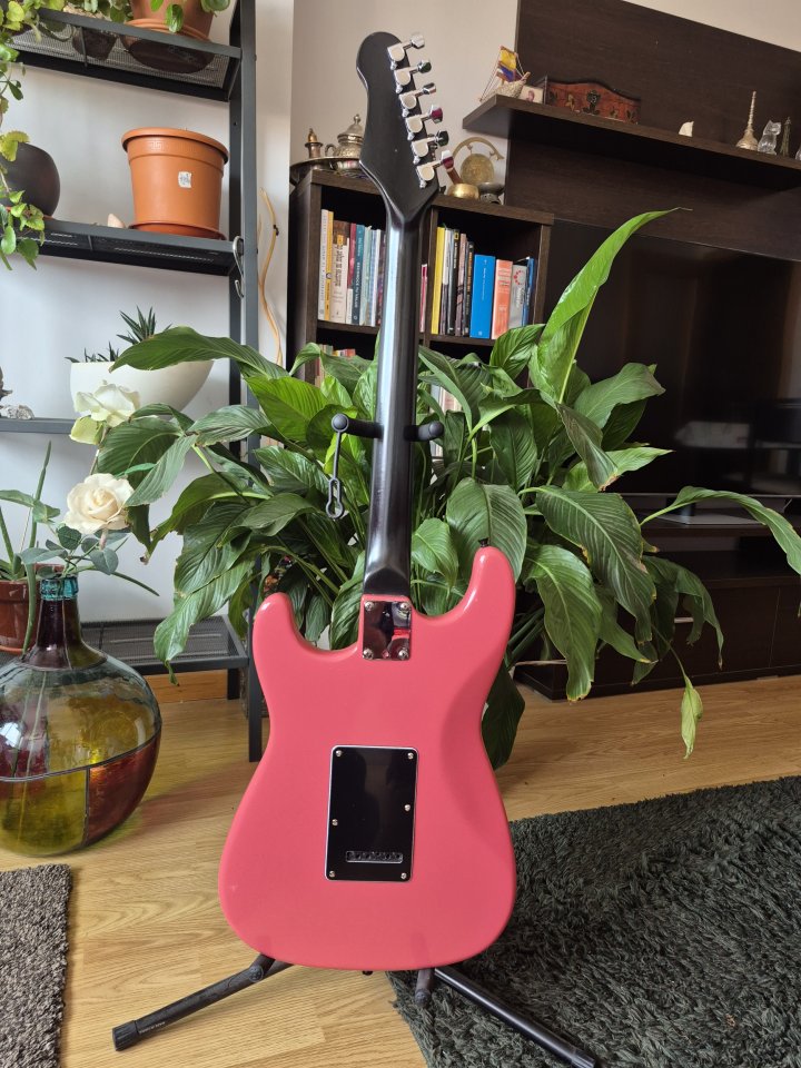 Guitarra eléctrica Elg de segunda mano · Foto 3 de 8 · Madrid · 180 €