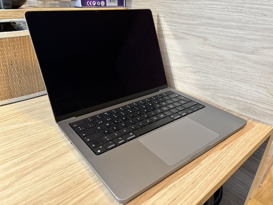 Portátil MacBook Pro 2021 (14 pulgadas con chip Apple M1 Pro).