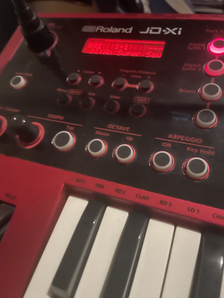 Roland JD-Xi - Red Limited Edition de segunda mano · Foto 7 de 7 · Sevilla · 420 €