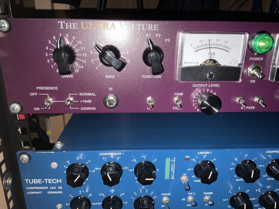 Mac Studio,Lynx Aurora,Tube-Tech LCA2B, Culture Vulture, RME, Apogee, Lavry de segunda mano · Foto 3 de 5 · Pontevedra · 1000 €