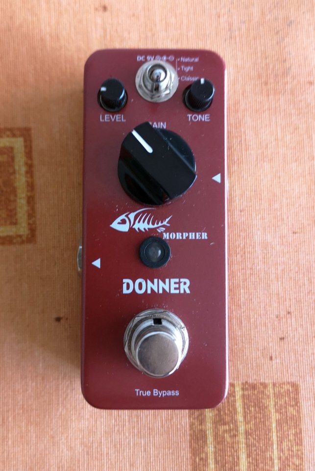 Pedal de distorsión Donner Morpher
